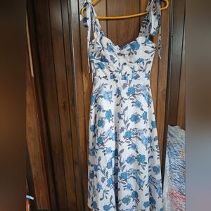 Chic Floral Midi Dress in Blue and White